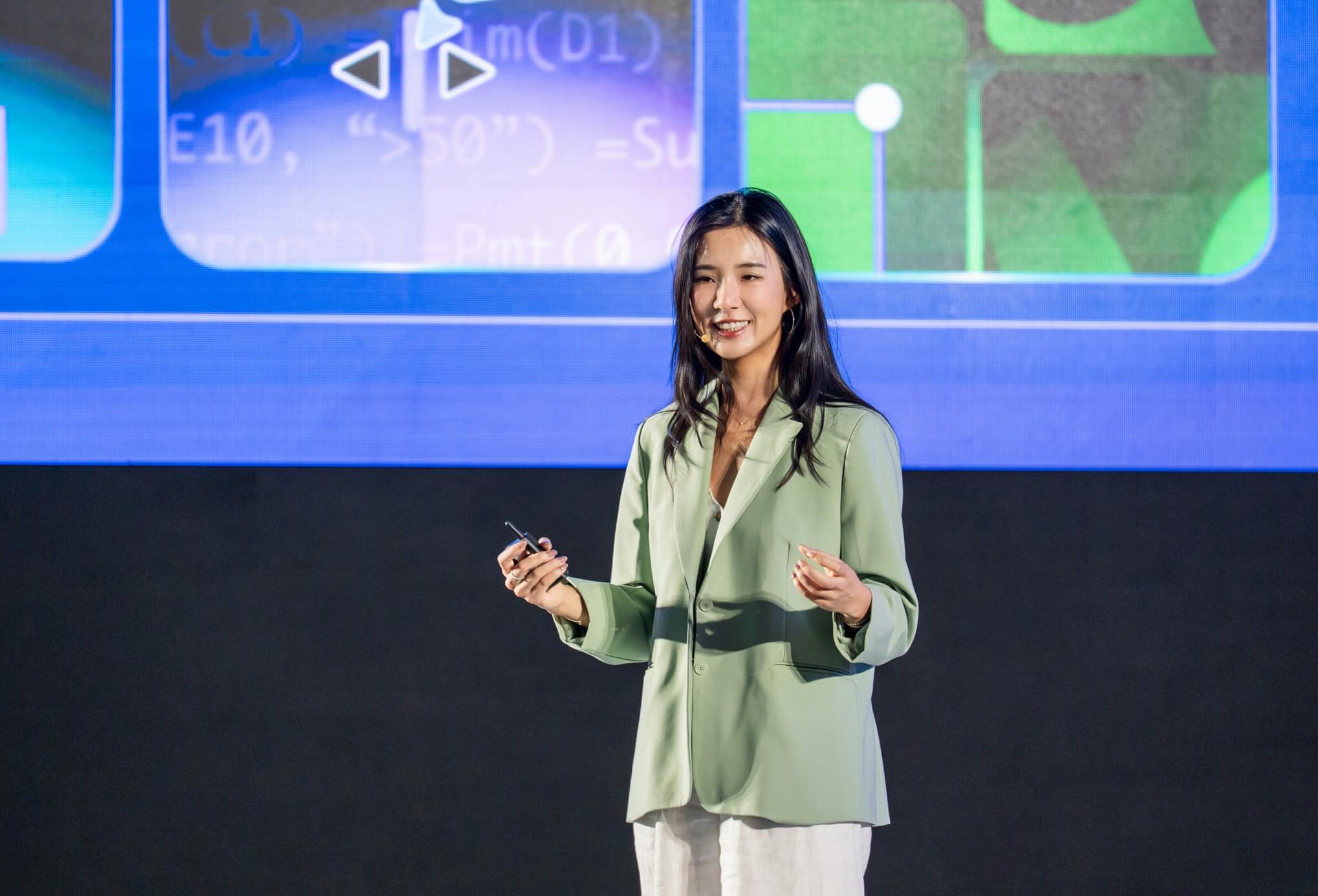 Lily delivers a presentation at the Marketing Oops! Summit in Bangkok.